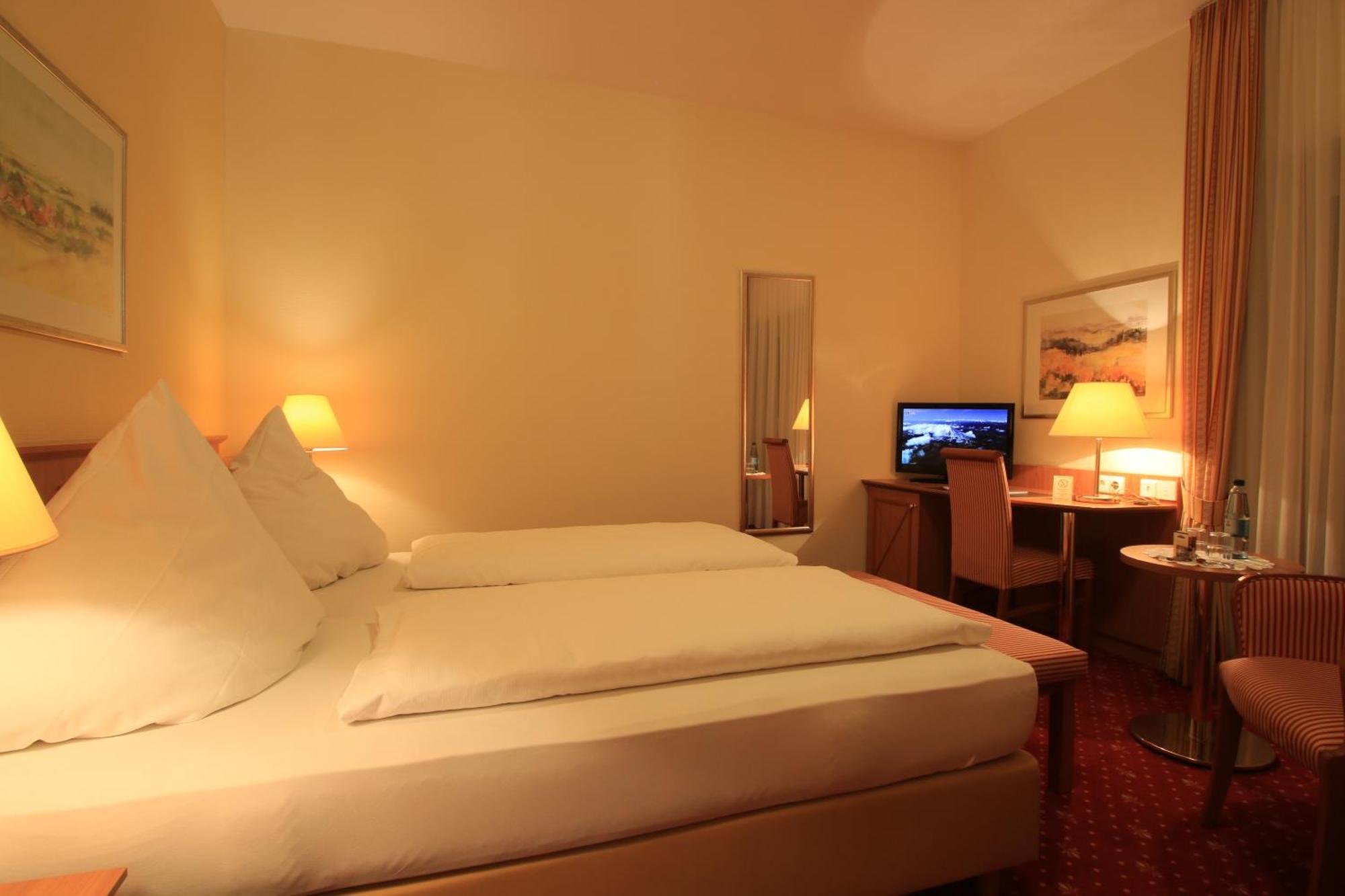 Hotel Alexa باد ميرغنثيم الغرفة الصورة